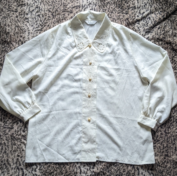 *SOLD* Vintage blouse - Picture 2 of 8